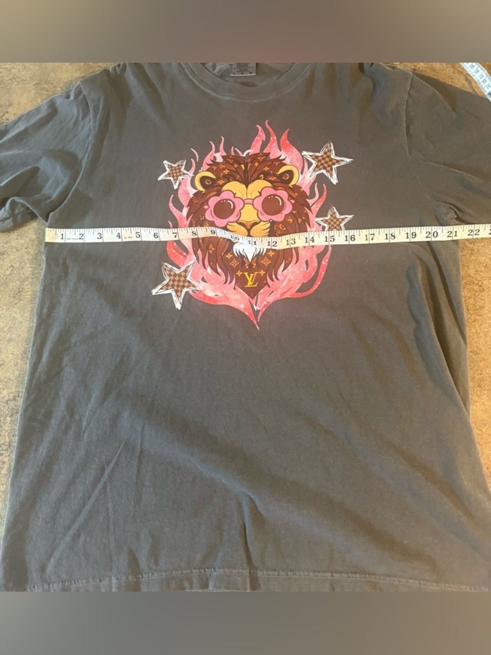 Comfort Colors PepperTee with Pink Flame boujee Lion Graphic - Picture 5 of 6